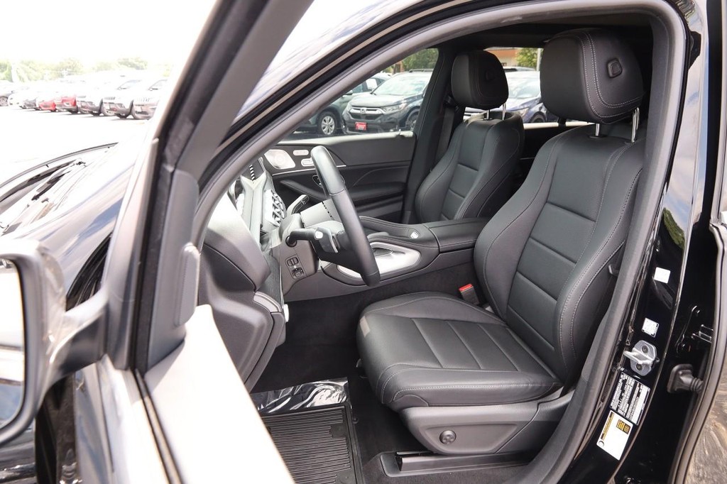 Mercedes-Benz GLE Vehicle Full-screen Gallery Image 10