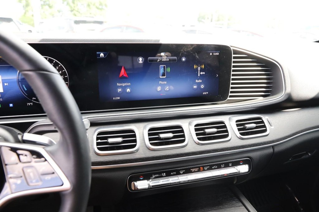 Mercedes-Benz GLE Vehicle Full-screen Gallery Image 17