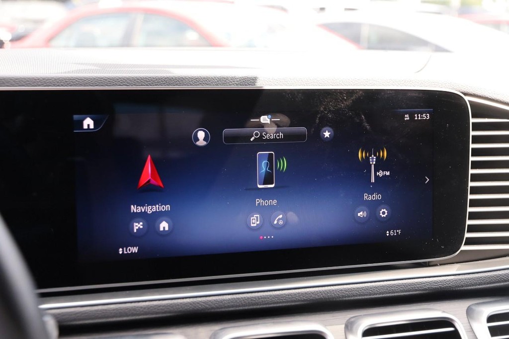 Mercedes-Benz GLE Vehicle Full-screen Gallery Image 18