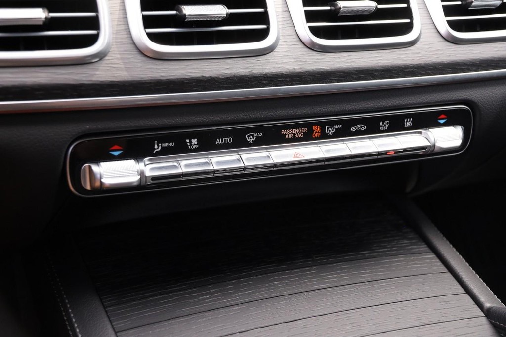 Mercedes-Benz GLE Vehicle Full-screen Gallery Image 20