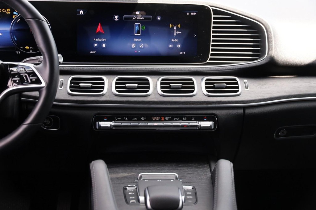 Mercedes-Benz GLE Vehicle Full-screen Gallery Image 28