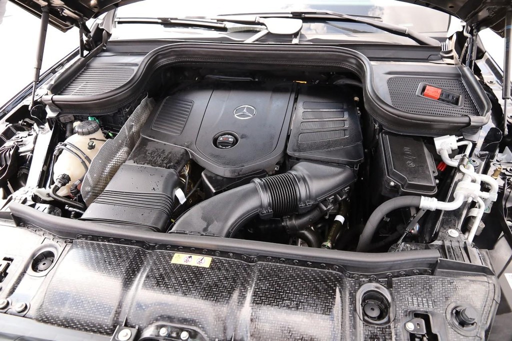 Mercedes-Benz GLE Vehicle Full-screen Gallery Image 31