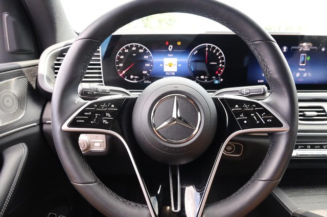 Mercedes-Benz GLE Vehicle Image 12