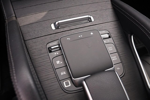 Mercedes-Benz GLE Vehicle Image 21