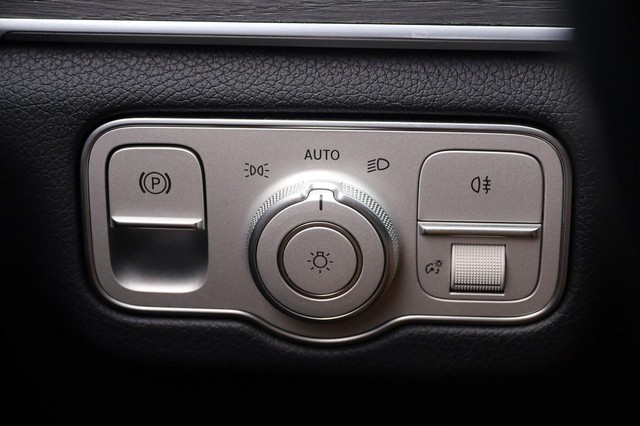 Mercedes-Benz GLE Vehicle Image 22