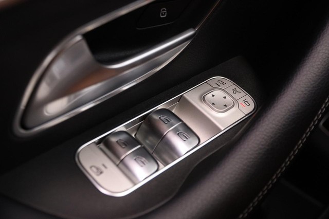 Mercedes-Benz GLE Vehicle Image 24