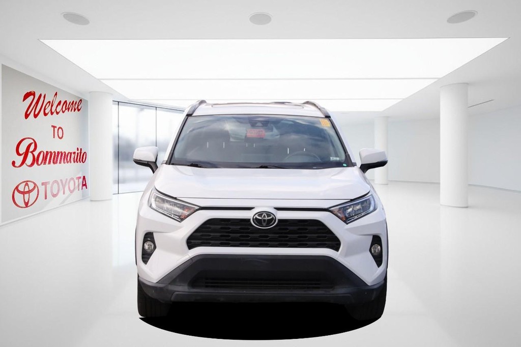 Toyota RAV4 Vehicle Full-screen Gallery Image 4