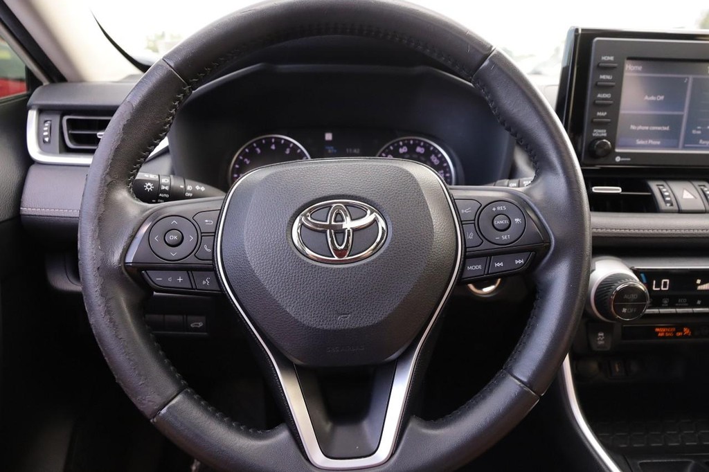 Toyota RAV4 Vehicle Full-screen Gallery Image 12
