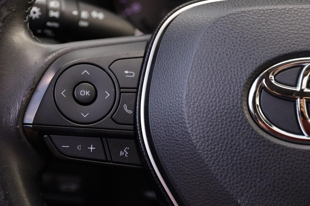 Toyota RAV4 Vehicle Full-screen Gallery Image 13