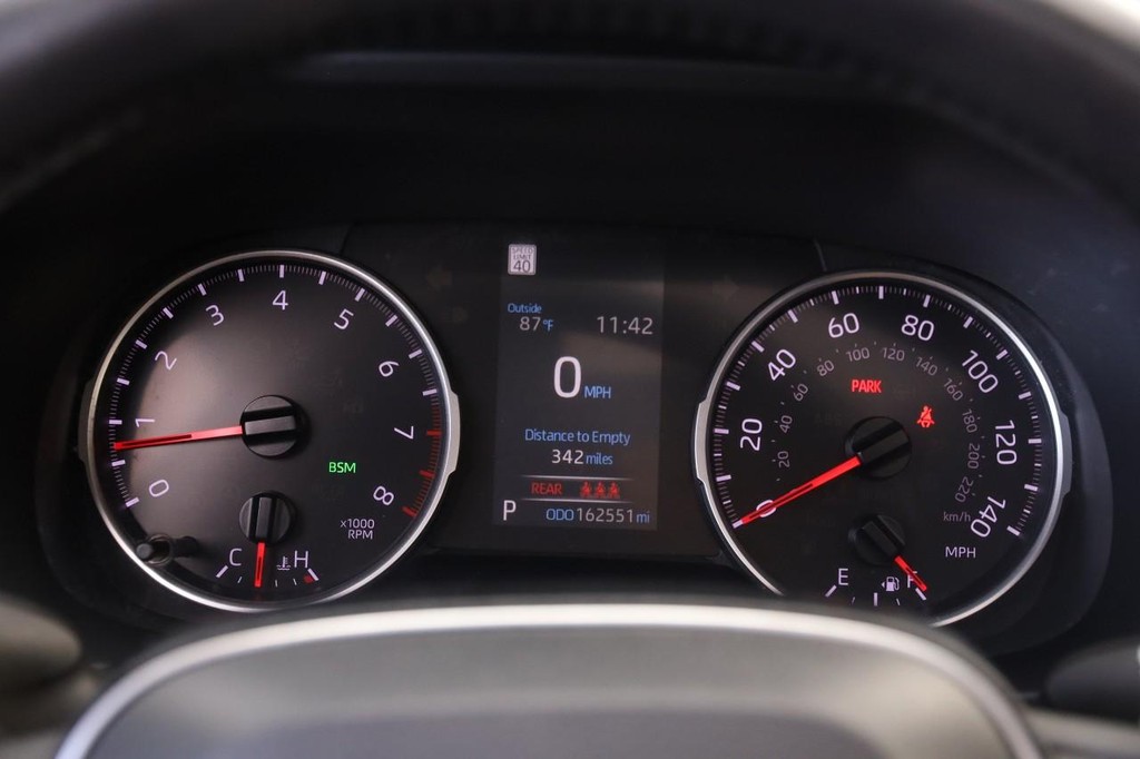Toyota RAV4 Vehicle Full-screen Gallery Image 15
