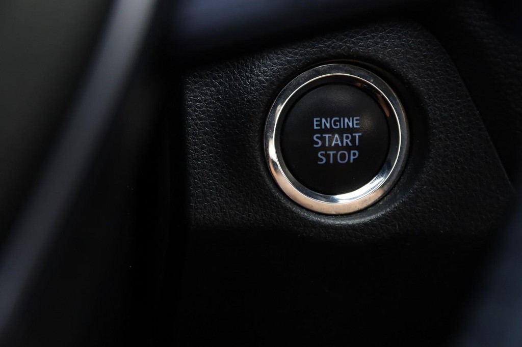 Toyota RAV4 Vehicle Full-screen Gallery Image 16