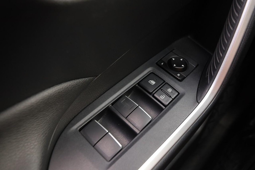 Toyota RAV4 Vehicle Full-screen Gallery Image 22