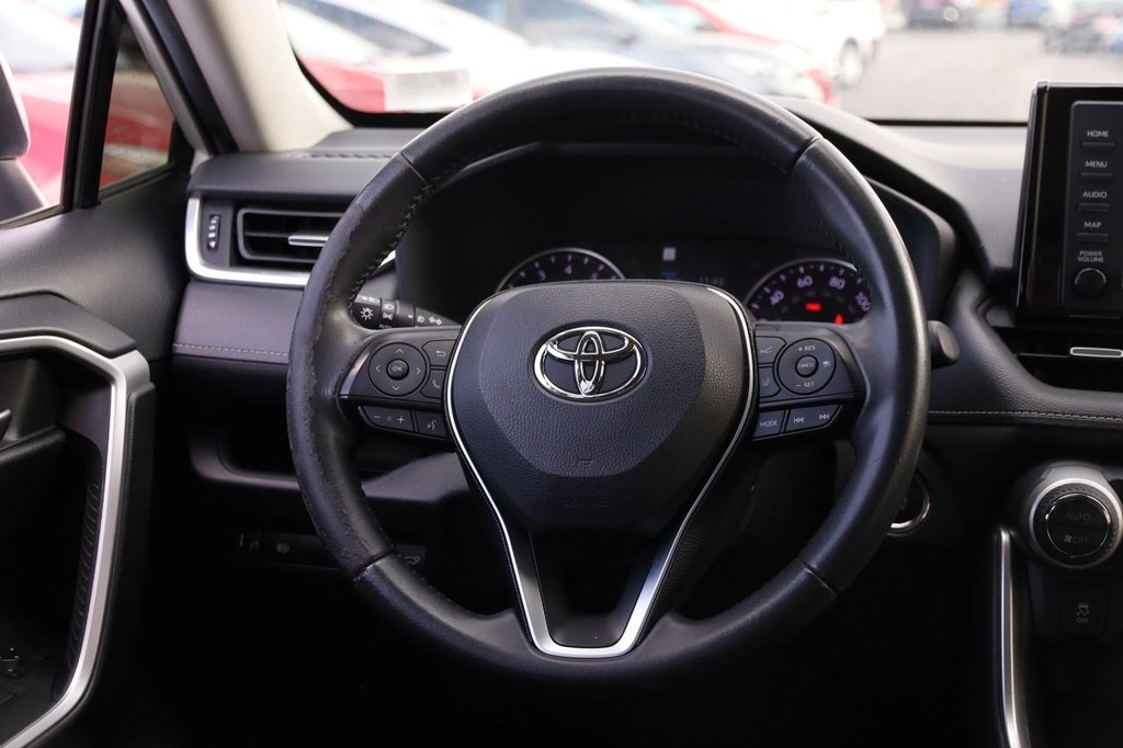 Toyota RAV4 Vehicle Full-screen Gallery Image 25
