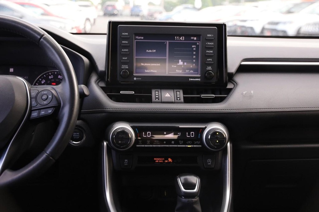 Toyota RAV4 Vehicle Full-screen Gallery Image 26