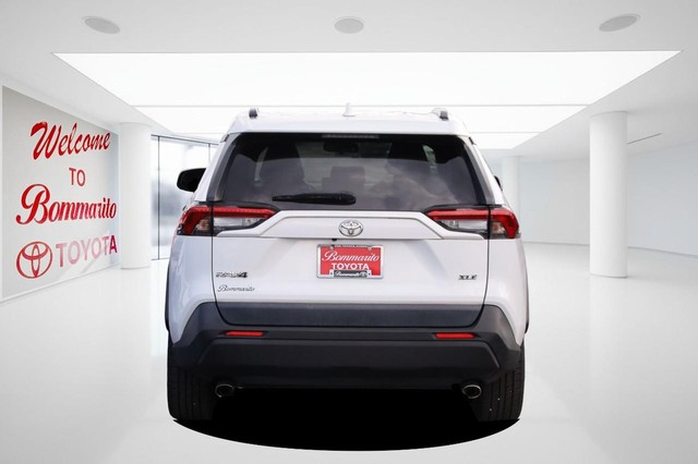 Toyota RAV4 Vehicle Image 06