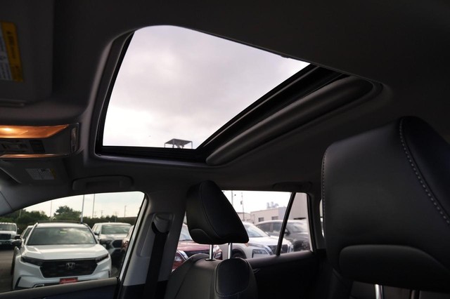 Toyota RAV4 Vehicle Image 09