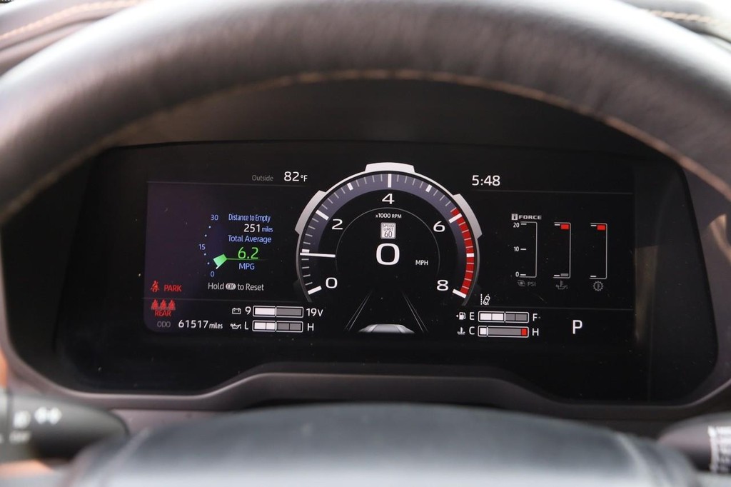 Toyota Tundra 4WD Vehicle Full-screen Gallery Image 12