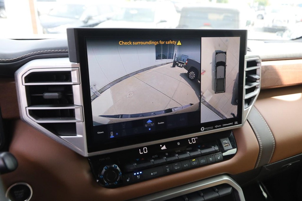 Toyota Tundra 4WD Vehicle Full-screen Gallery Image 15