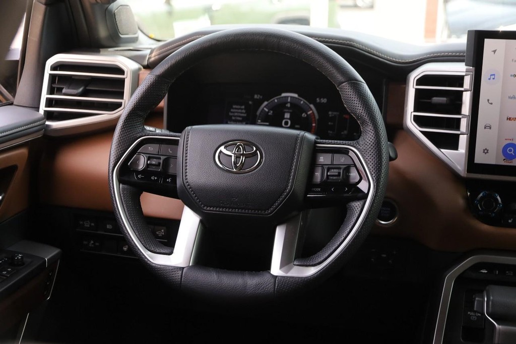 Toyota Tundra 4WD Vehicle Full-screen Gallery Image 21