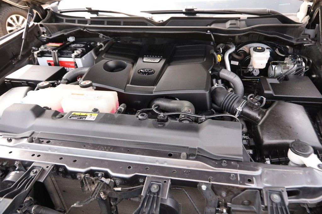 Toyota Tundra 4WD Vehicle Full-screen Gallery Image 25