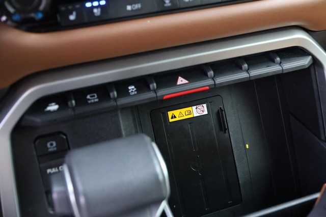Toyota Tundra 4WD Vehicle Image 16