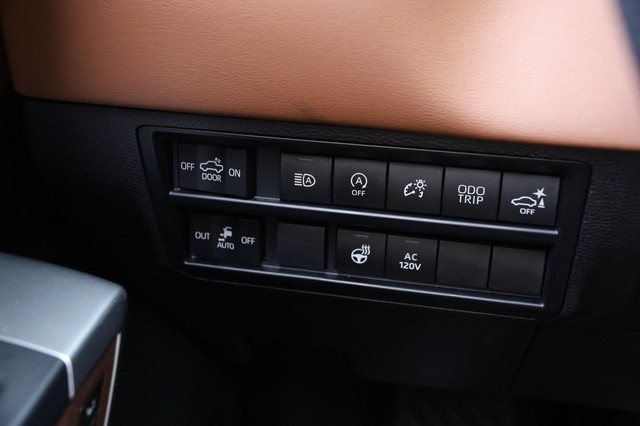 Toyota Tundra 4WD Vehicle Image 18