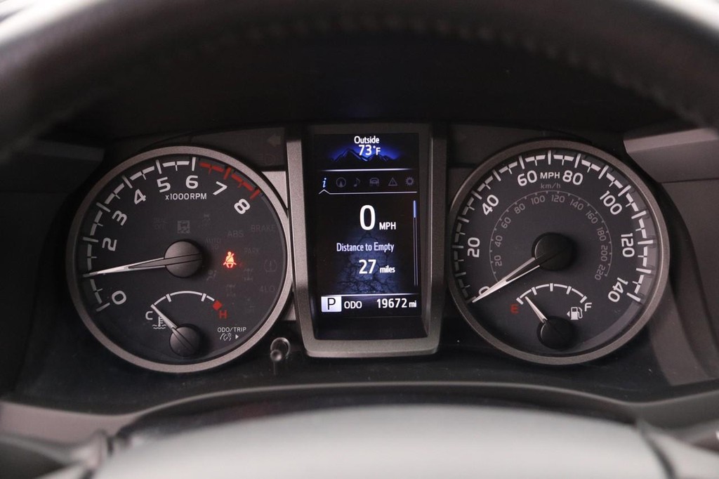 Toyota Tacoma 4WD Vehicle Full-screen Gallery Image 15
