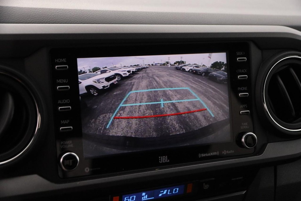 Toyota Tacoma 4WD Vehicle Full-screen Gallery Image 18