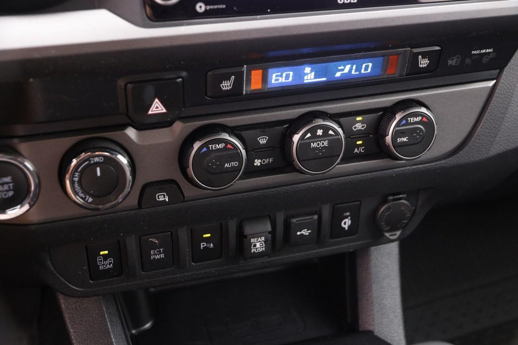 Toyota Tacoma 4WD Vehicle Full-screen Gallery Image 19