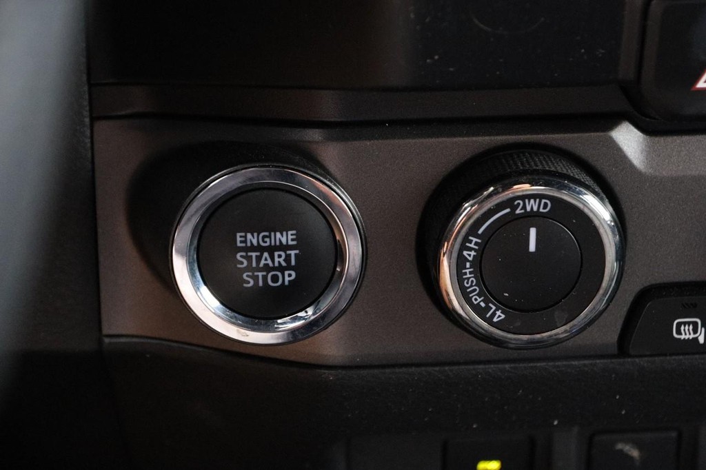 Toyota Tacoma 4WD Vehicle Full-screen Gallery Image 20