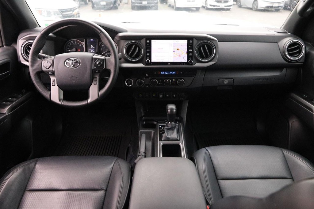 Toyota Tacoma 4WD Vehicle Full-screen Gallery Image 22