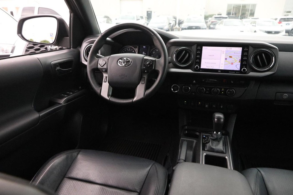 Toyota Tacoma 4WD Vehicle Full-screen Gallery Image 23