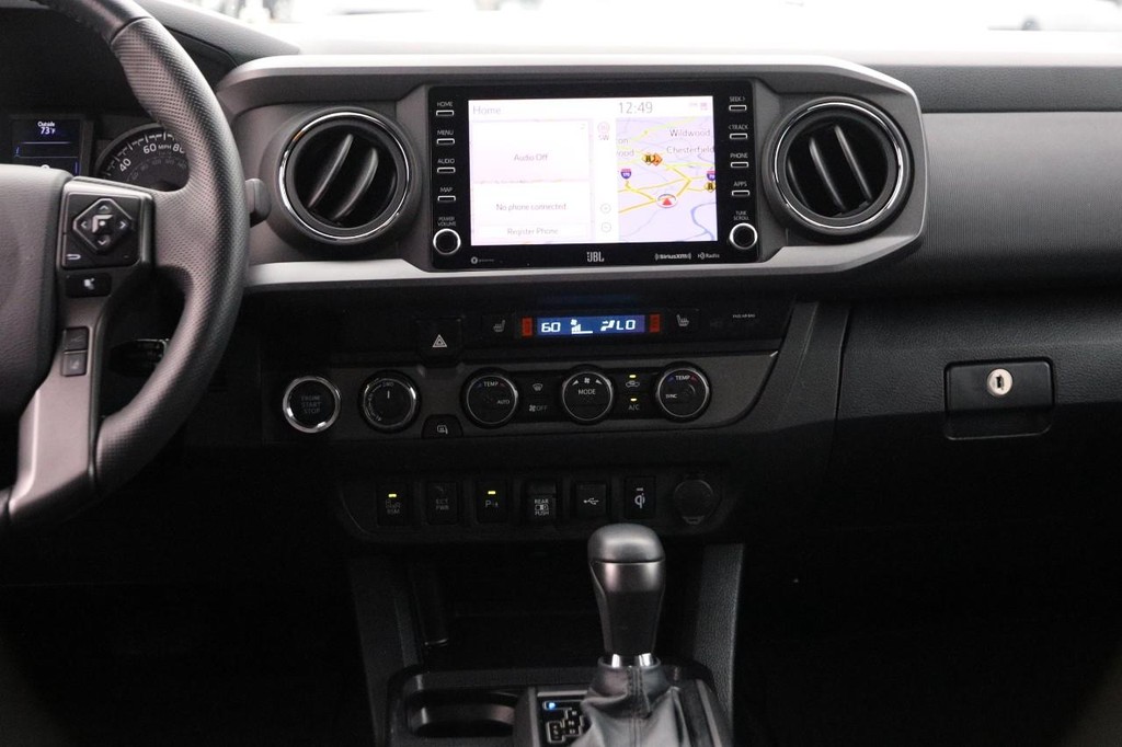 Toyota Tacoma 4WD Vehicle Full-screen Gallery Image 25