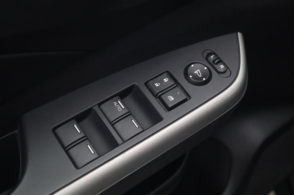 Honda CR-V Vehicle Full-screen Gallery Image 11