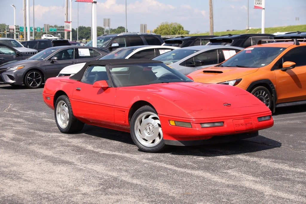 Chevrolet Corvette Vehicle Full-screen Gallery Image 2