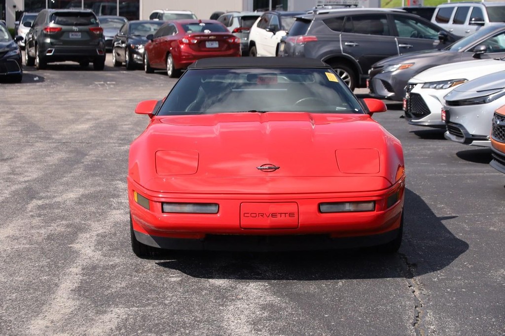 Chevrolet Corvette Vehicle Full-screen Gallery Image 4