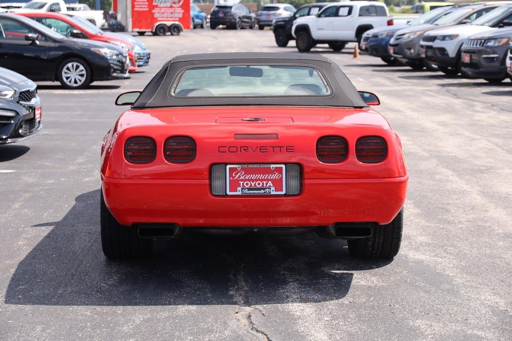 Chevrolet Corvette Vehicle Full-screen Gallery Image 6