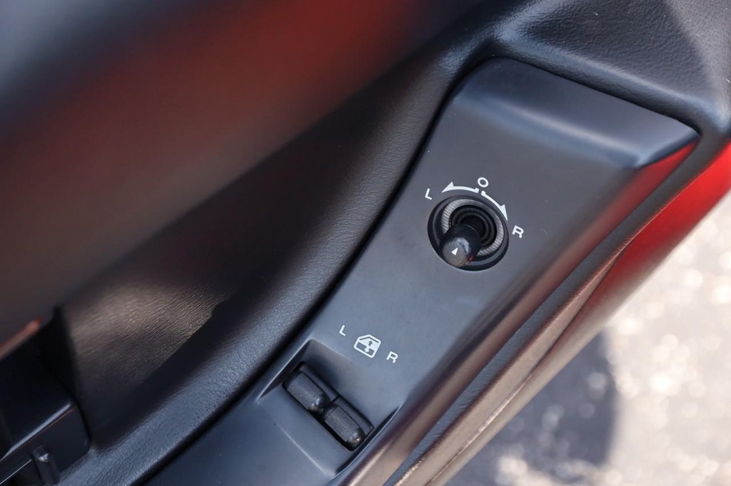 Chevrolet Corvette Vehicle Full-screen Gallery Image 10