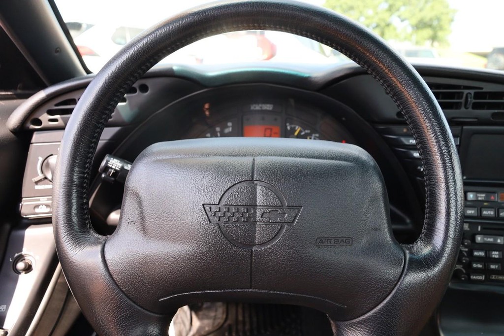 Chevrolet Corvette Vehicle Full-screen Gallery Image 11