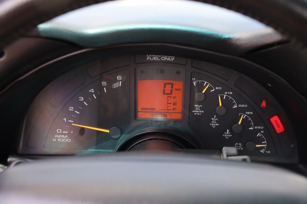 Chevrolet Corvette Vehicle Full-screen Gallery Image 13