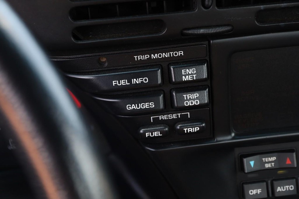Chevrolet Corvette Vehicle Full-screen Gallery Image 14
