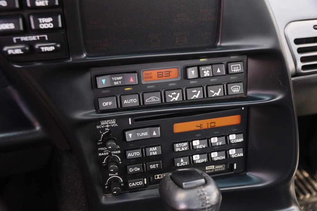 Chevrolet Corvette Vehicle Full-screen Gallery Image 15