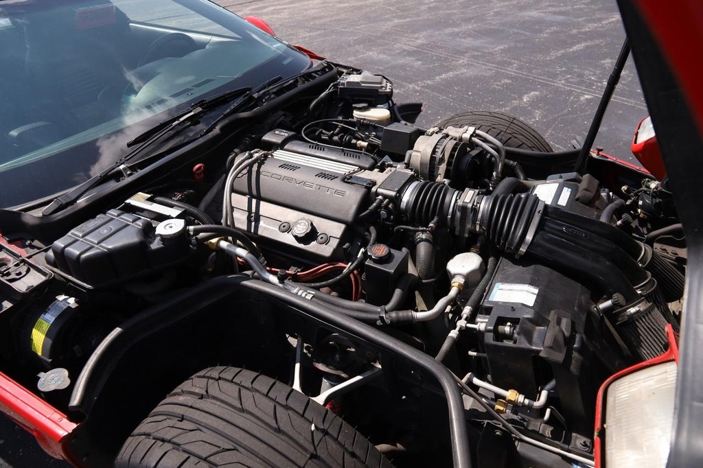 Chevrolet Corvette Vehicle Full-screen Gallery Image 21