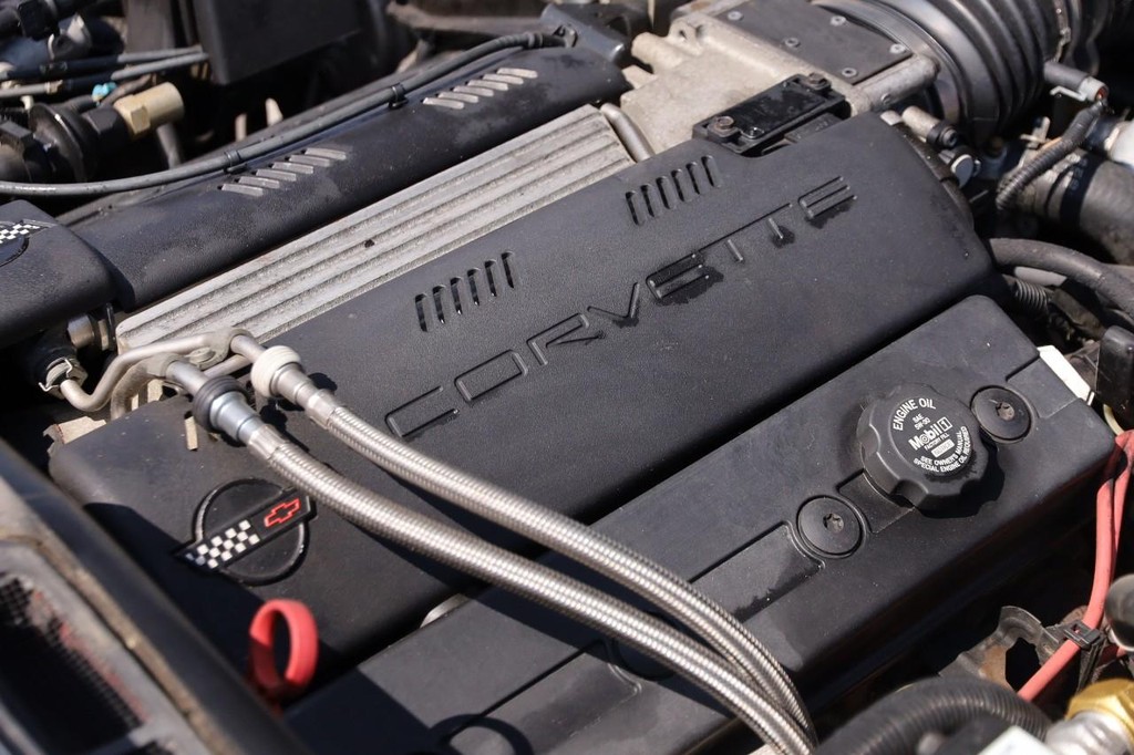 Chevrolet Corvette Vehicle Full-screen Gallery Image 22