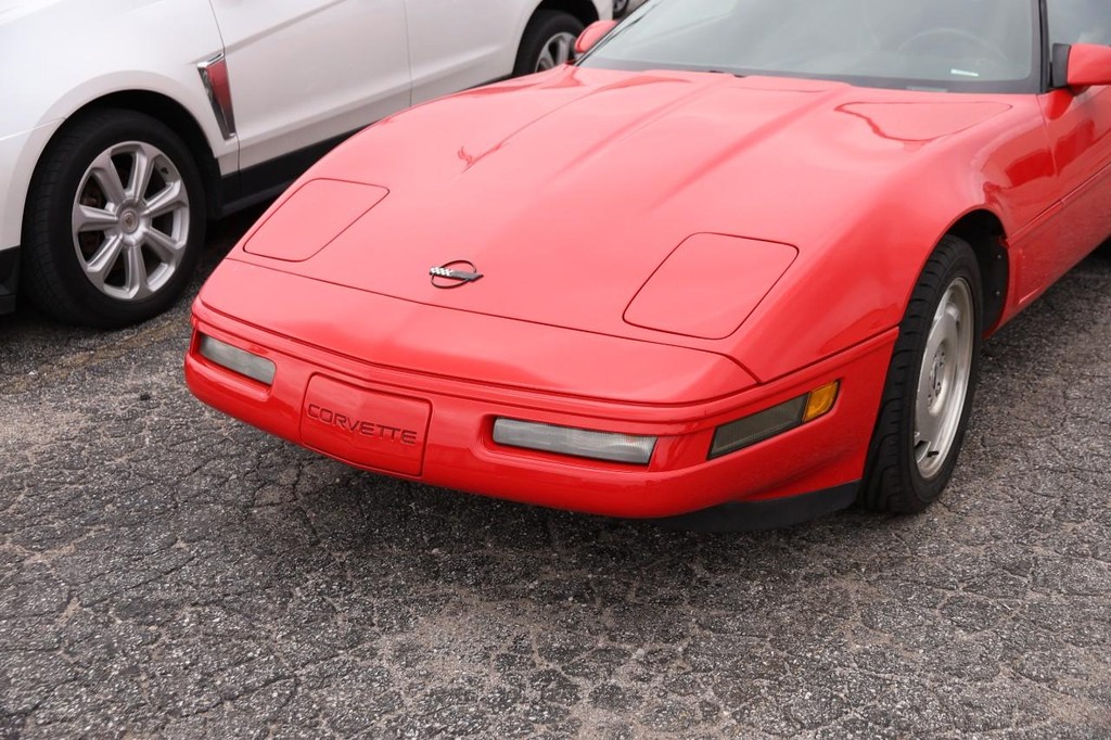 Chevrolet Corvette Vehicle Full-screen Gallery Image 24