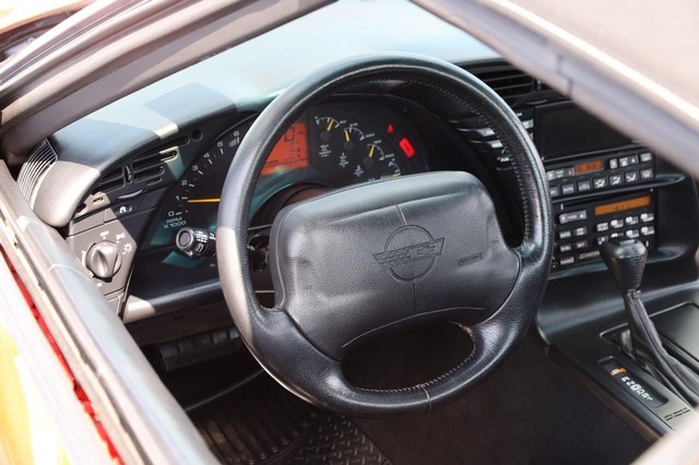 Chevrolet Corvette Vehicle Image 19