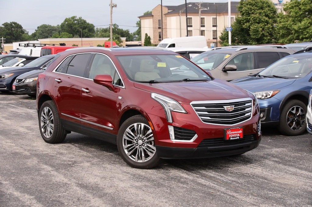 Cadillac XT5 Vehicle Full-screen Gallery Image 02