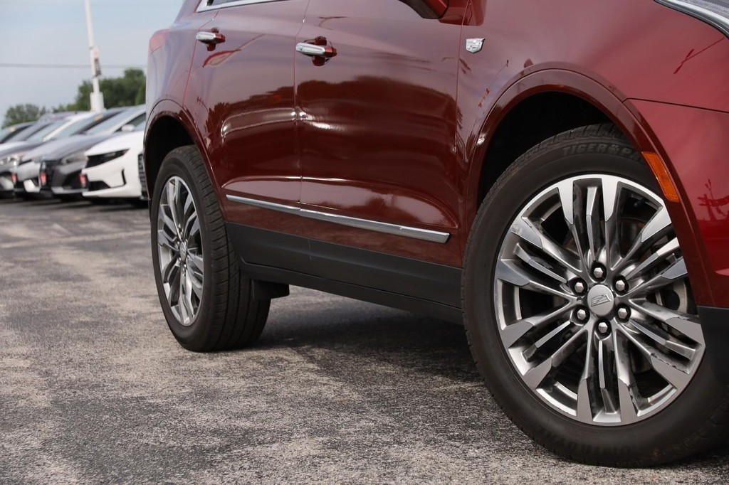 Cadillac XT5 Vehicle Full-screen Gallery Image 03