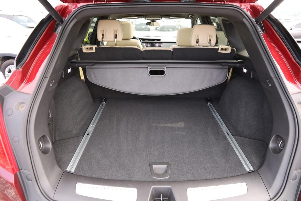 Cadillac XT5 Vehicle Full-screen Gallery Image 07