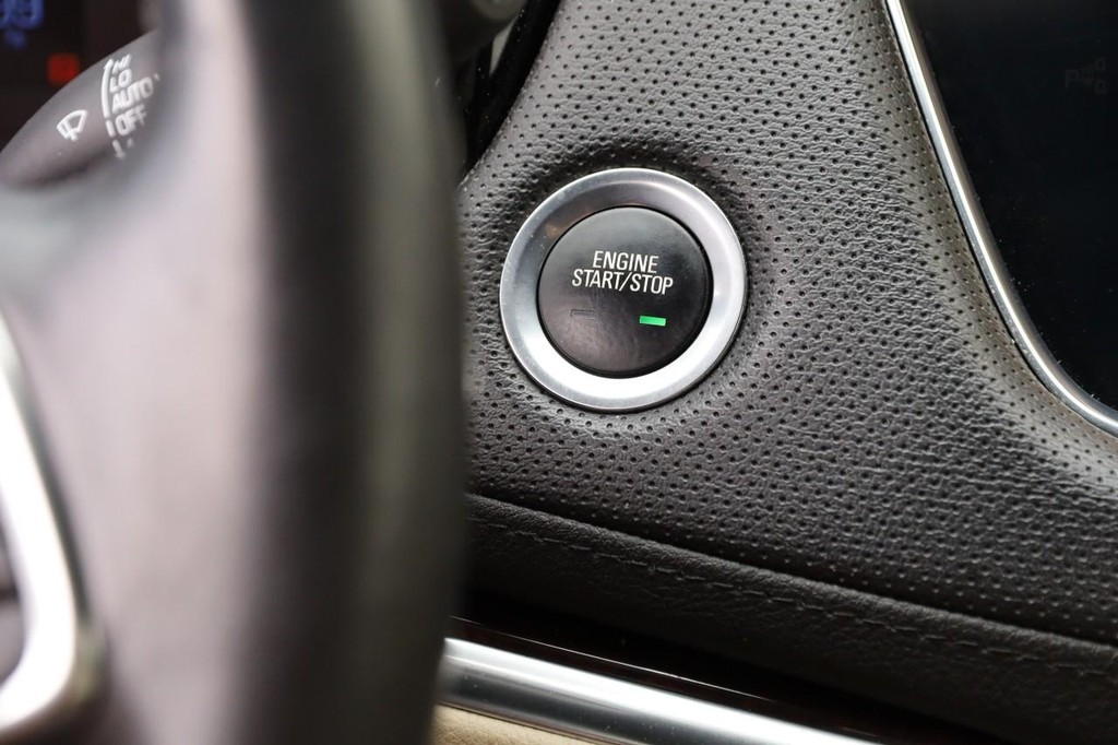 Cadillac XT5 Vehicle Full-screen Gallery Image 14